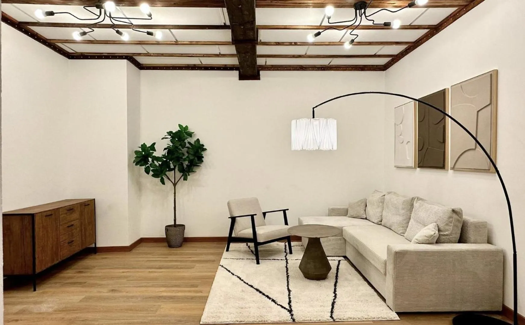 Eden Schoenbrunn Garden Apartment location