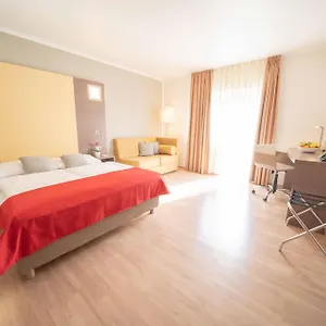 4* Отель Orangerie